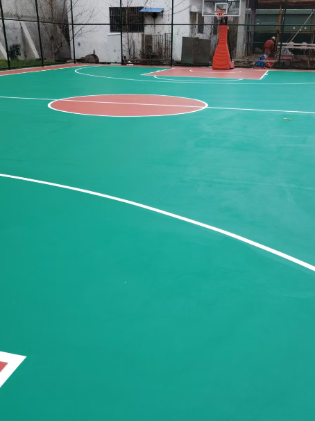 徐州 球场长期使用易出现地面开裂